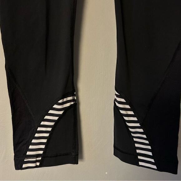 Lululemon Run: Inspire Crop II - Black/Classic Stripe Black White, Size 4, Rare - Picture 7 of 12